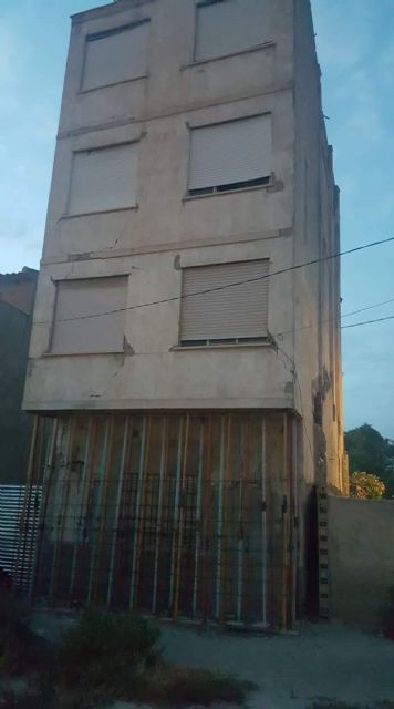 Ciudadanos  Lorca exige al Alcalde que actúe inmediatamente y solucione la situación de peligro para viandantes y vecinos de un edificio abandonado de la Virgen de las Huertas - 2, Foto 2
