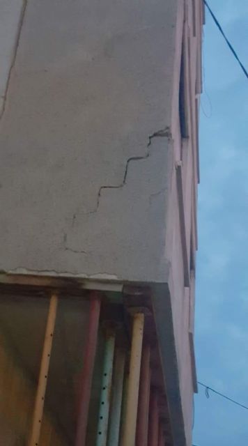 Ciudadanos  Lorca exige al Alcalde que actúe inmediatamente y solucione la situación de peligro para viandantes y vecinos de un edificio abandonado de la Virgen de las Huertas - 3, Foto 3