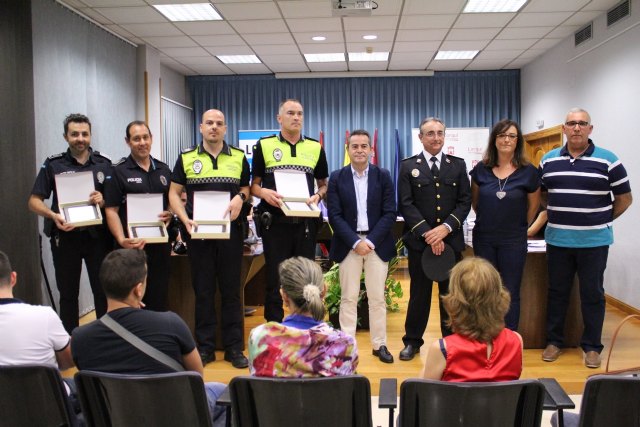 El Ayuntamiento de Lorquí reconoce a los agentes de Policía Local que rescataron a una persona del río - 1, Foto 1