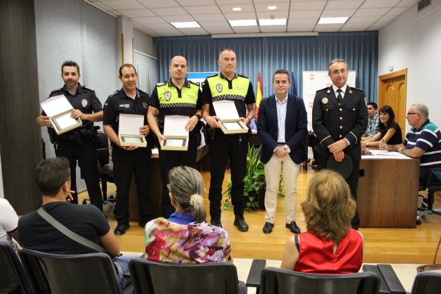 El Ayuntamiento de Lorquí reconoce a los agentes de Policía Local que rescataron a una persona del río - 2, Foto 2
