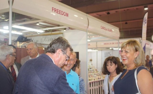 La concejal de Artesanía asiste a la inauguración de la XXXV Feria de Artesanía de la Región de Murcia (FERAMUR), en Lorca, Foto 2