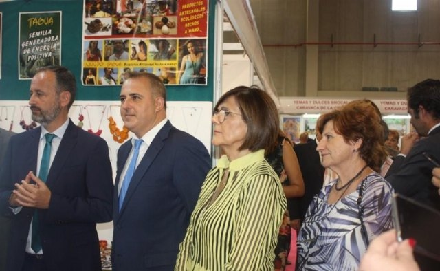 La concejal de Artesanía asiste a la inauguración de la XXXV Feria de Artesanía de la Región de Murcia (FERAMUR), en Lorca, Foto 3