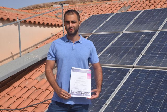 Premian un alumno del Máster en Energías Renovables por desarrollar un sistema de monitorización fotovoltaica - 1, Foto 1