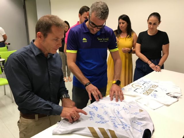 Más de 60 deportistas de alto nivel, 39 lotes para poder pujar por una gran causa - 1, Foto 1