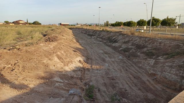 El Ayuntamiento acomete la limpieza de cauces y canales de drenaje para evitar daños por lluvias torrenciales - 5, Foto 5