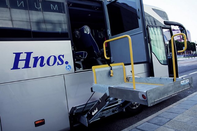 La Junta de Gobierno solicita a Adif un servicio de autobuses adaptado a las personas con movilidad reducida, Foto 1