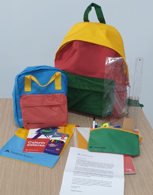 La Fundación la Caixa dona mochilas con material escolar para los estudiantes de Calasparra - 2, Foto 2