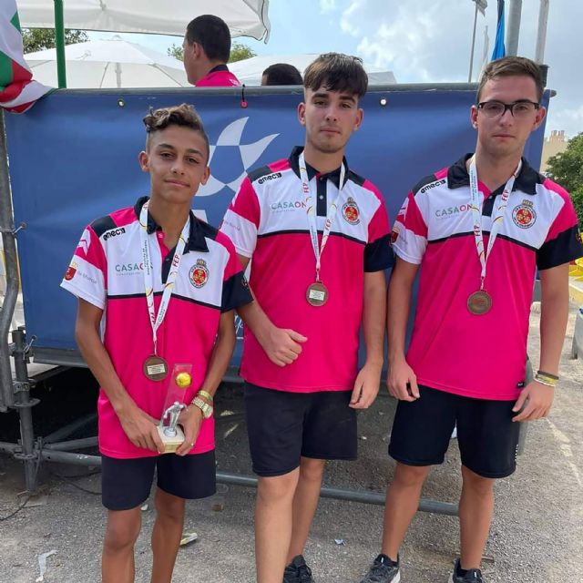 Antonio García, Cristian Pozuelo y Jonathan Ould, del club La Salceda, bronce en el nacional juvenil de petanca - 1, Foto 1