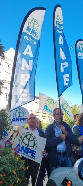 ANPE se concentra con el lema “– política + educación - 2, Foto 2