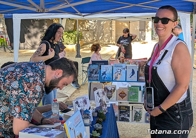Héctor Bastida presenta La mirada de los galgos: realismo mágico y activismo en la feria AnimaliCCOs, Foto 6
