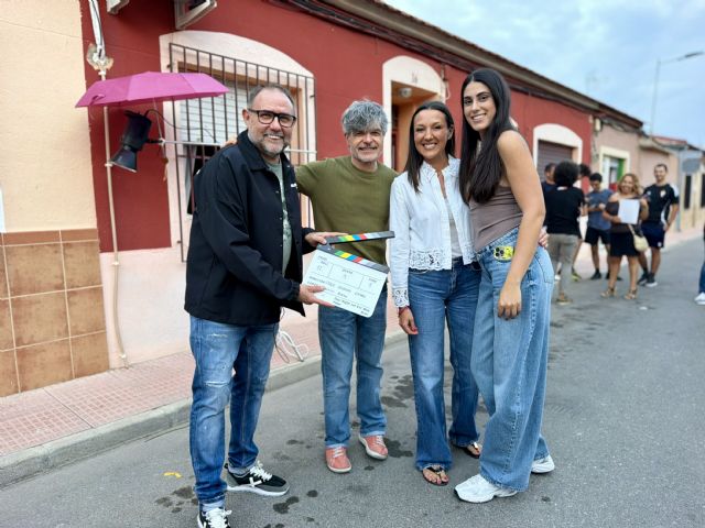 La consejera de Cultura visita en Las Torres de Cotillas el rodaje del cortometraje �La piel en blanco�