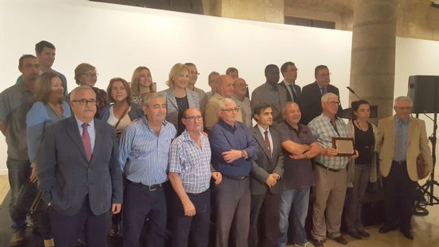 La consejera de Familia destaca la gran labor social de los voluntarios del Banco de Alimentos en la entrega del premio `Matrona de Murcia´ - 1, Foto 1