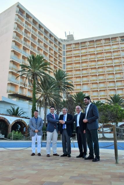La Comunidad consigue compradores para el hotel más grande de la Región - 1, Foto 1