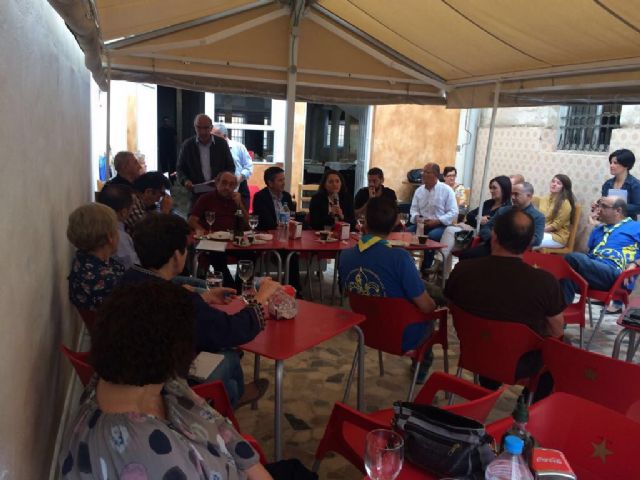 Lola Sánchez anima a los vecinos de El Palmar a usar y compartir los cauces de comunicación que les acercan al Ayuntamiento de Murcia y Policía Local - 1, Foto 1