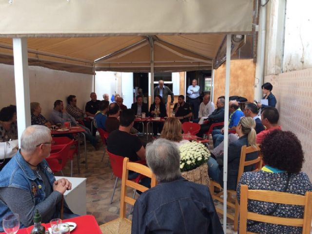 Lola Sánchez anima a los vecinos de El Palmar a usar y compartir los cauces de comunicación que les acercan al Ayuntamiento de Murcia y Policía Local - 2, Foto 2