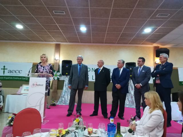 Alcantarilla rinde homenaje al Doctor Navarrete, en la tradicional comida benéfica de la Junta Local de la Asociación Española Contra el Cáncer - 2, Foto 2