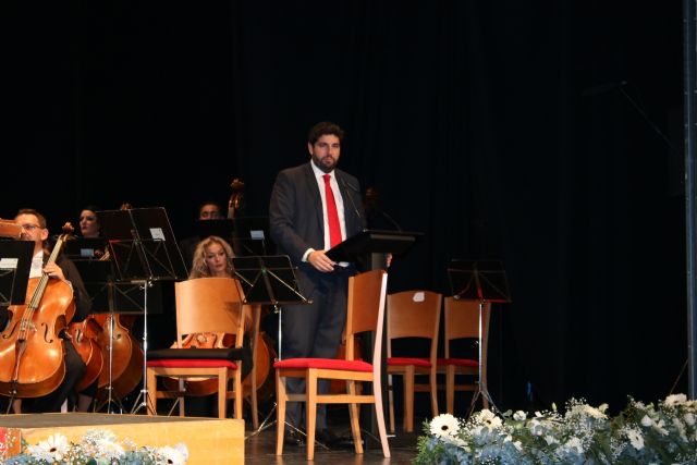 El presidente asiste al concierto de la Orquesta Sinfónica de la Región con motivo del centenario del estandarte La Oración en el Huerto del Paso Blanco de Lorca - 1, Foto 1