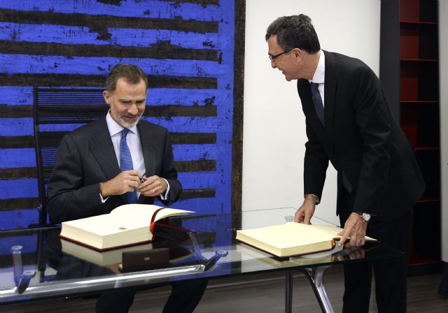 El rey Felipe VI inaugura el Libro de Oro del Ayuntamiento de Murcia 31 años después de hacerlo como príncipe - 1, Foto 1