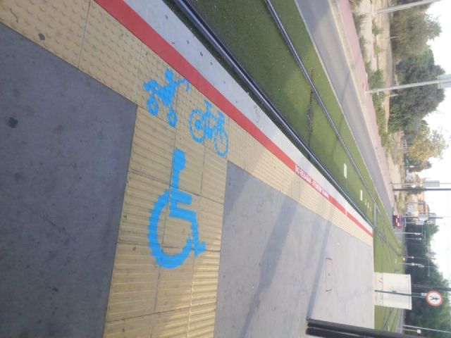 Las paradas de mayor afluencia del tranvía tendrán nueva señalización para mejorar la accesibilidad y seguridad de sus usuarios - 1, Foto 1