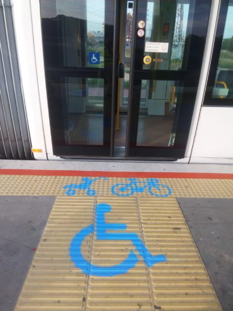 Las paradas de mayor afluencia del tranvía tendrán nueva señalización para mejorar la accesibilidad y seguridad de sus usuarios - 2, Foto 2