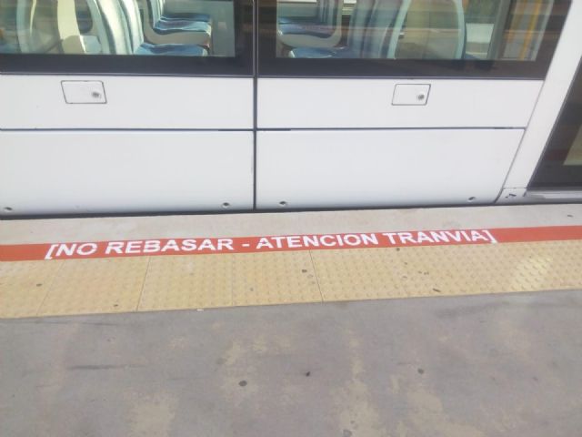 Las paradas de mayor afluencia del tranvía tendrán nueva señalización para mejorar la accesibilidad y seguridad de sus usuarios - 3, Foto 3