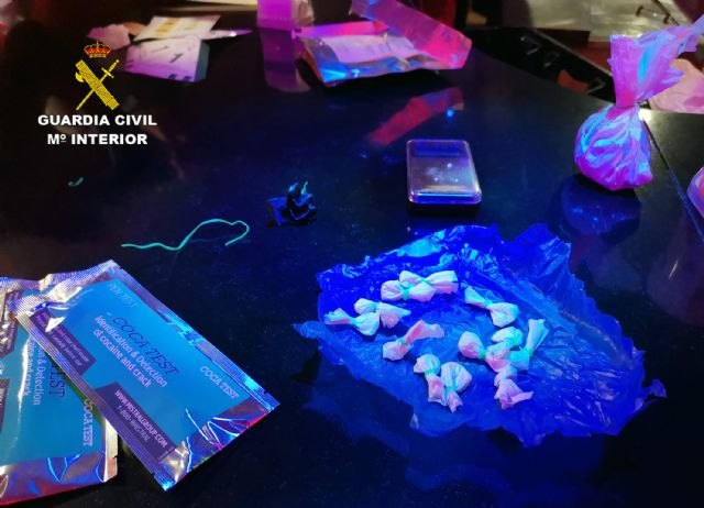 La Guardia Civil desmantela un punto de venta de droga al menudeo en un club de Blanca - 1, Foto 1