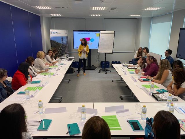 Fundación Atenea facilita la orientación laboral de mujeres en riesgo de exclusión social a través de proyecto ´Alto Voltaje´ - 2, Foto 2