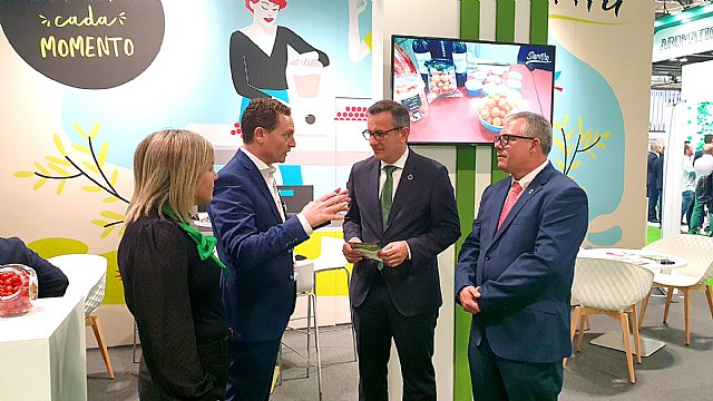 Sarita y los nuevos invernaderos de Looije, estandartes de la compañía en Fruit Attraction 2019 - 2, Foto 2