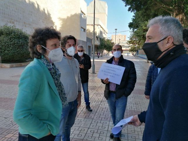 Podemos apoya a los trabajadores de Latbus frente a la Asamblea Regional - 1, Foto 1
