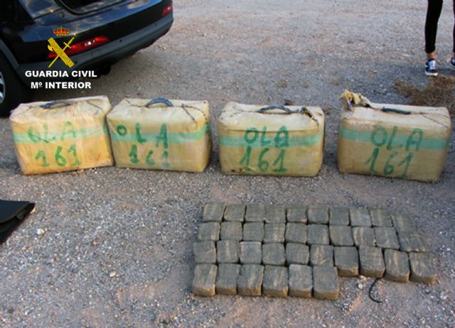 La Guardia Civil detiene a un conductor cuando huía con 153 kilos de hachís - 2, Foto 2