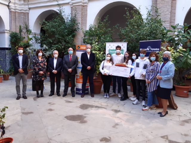 Alumnos de 1° de Bachillerato del Instituto Francisco Cascales de Murcia reciben el primer premio en la final autonómica de Clipmetrajes de Manos Unidas en Murcia - 2, Foto 2