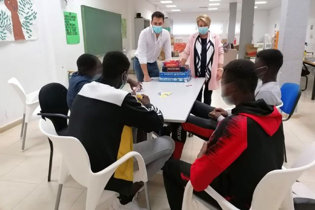 65 menores participan en la actividad de refuerzo socio-educativo que Columbares imparte en el barrio del Carmen - 1, Foto 1