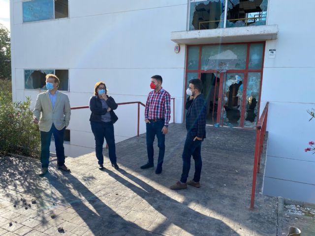 El Ayuntamiento solicita al Gobierno Regional el arreglo del edificio para el control de la contaminación atmosférica y lo ceda al IES Gerardo Molina - 1, Foto 1