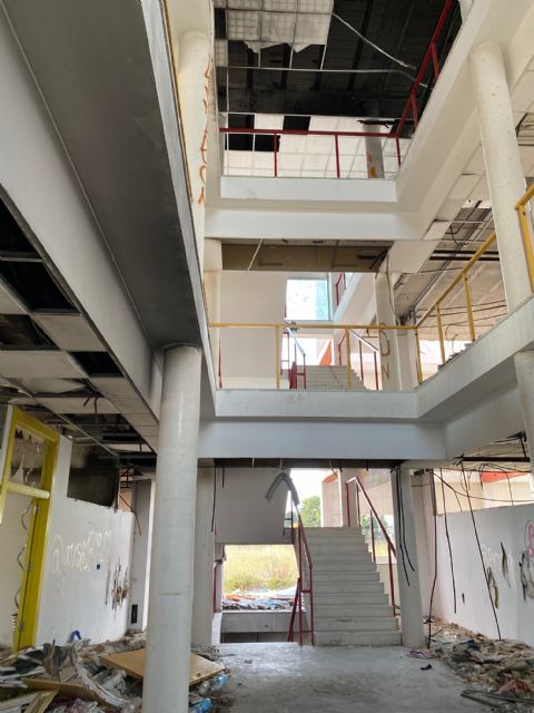 El Ayuntamiento solicita al Gobierno Regional el arreglo del edificio para el control de la contaminación atmosférica y lo ceda al IES Gerardo Molina - 5, Foto 5