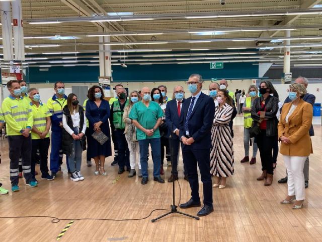 El consejero de Salud agradece a los profesionales la labor de vacunación que han realizado en La Rambla en Cartagena - 1, Foto 1