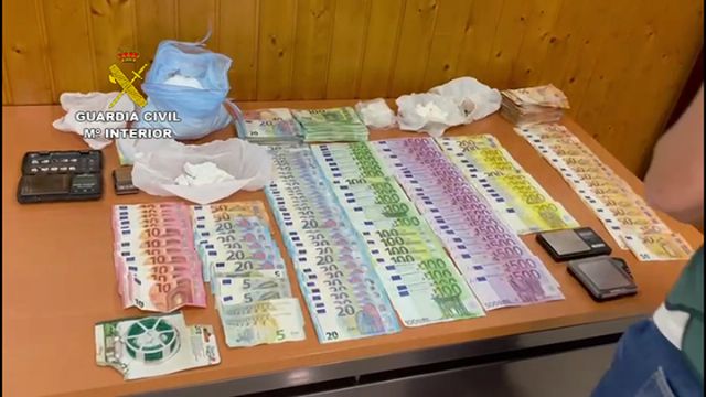 La Guardia Civil desmantela dos puntos de venta de cocaína en dos viviendas de Caravaca de la Cruz - 2, Foto 2