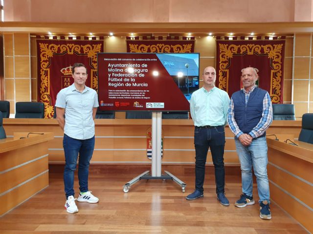 El Ayuntamiento de Molina de Segura y la Federación de Fútbol de la Región de Murcia renuevan el convenio para autorizar entrenamientos de selecciones territoriales murcianas de fútbol sala en el municipio - 1, Foto 1
