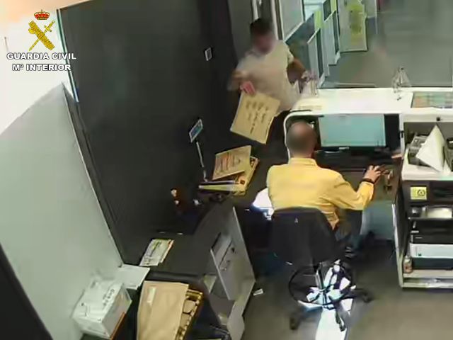 La Guardia Civil desmantela un grupo criminal dedicado al tráfico de droga internacional - 3, Foto 3