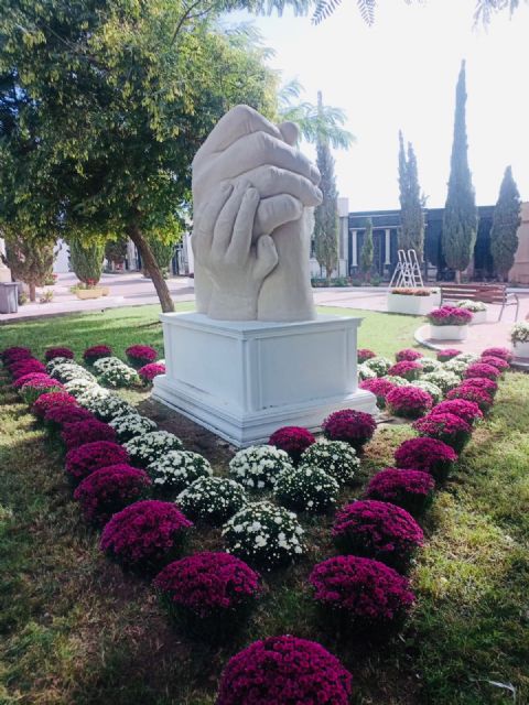 El Ayuntamiento instala una marquesina para ofrecer sombraje en el acceso al cementerio y amplía la zona de aparcamientos - 2, Foto 2