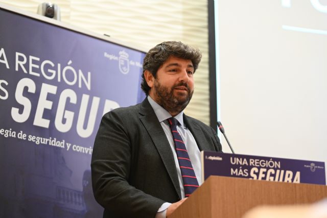 López Miras anuncia una inyección extra de 5,5 millones a los ayuntamientos antes de que acabe el año para reforzar la Policía Local - 1, Foto 1