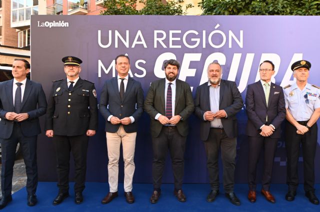 López Miras anuncia una inyección extra de 5,5 millones a los ayuntamientos antes de que acabe el año para reforzar la Policía Local - 2, Foto 2