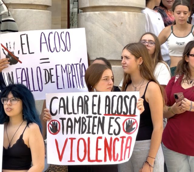 MC propone una declaración institucional en apoyo a las víctimas de acoso escolar - 1, Foto 1