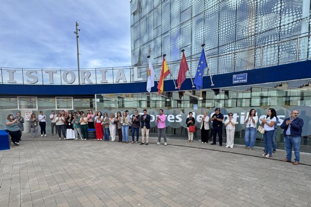 Las Torres de Cotillas muestra su rechazo a la violencia de género con un minuto de silencio en memoria de Ainhoa, la joven asesinada en Librilla - 2, Foto 2