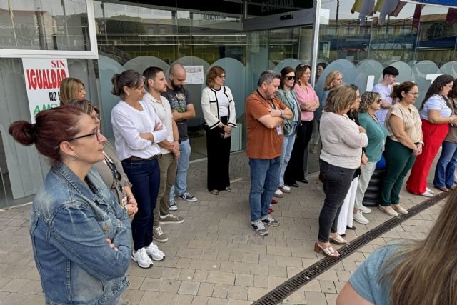 Las Torres de Cotillas muestra su rechazo a la violencia de género con un minuto de silencio en memoria de Ainhoa, la joven asesinada en Librilla - 3, Foto 3