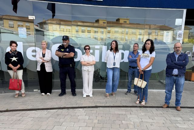Las Torres de Cotillas muestra su rechazo a la violencia de género con un minuto de silencio en memoria de Ainhoa, la joven asesinada en Librilla - 4, Foto 4