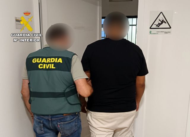 La Guardia Civil desmantela un grupo delictivo que cometía robos con fuerza en comercios de Caravaca de la Cruz - 2, Foto 2
