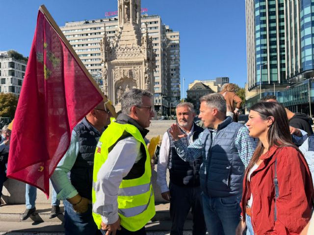 El PP de Lorca acompaña a los agricultores lorquinos en Madrid y respalda sus reivindicaciones para garantizar el futuro del campo El PP de Lorca acompaña a los agricultores lorquinos en Madrid y respalda sus reivindicaciones para garantizar el futuro del campo