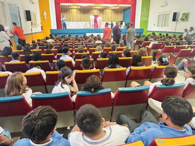 Más de 120 escolares del Colegio La Milagrosa participan en el concurso de dibujo para ilustrar el cartel anunciador del Cross Día de la Constitución 2026, Foto 3