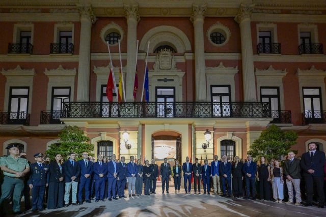 López Miras traslada 'el afecto, el cariño y la solidaridad' de la Región de Murcia a los familiares de las víctimas del accidente ferroviario en Toledo López Miras traslada 'el afecto, el cariño y la solidaridad' de la Región de Murcia a los familiares de las víctimas del accidente ferroviario en Toledo