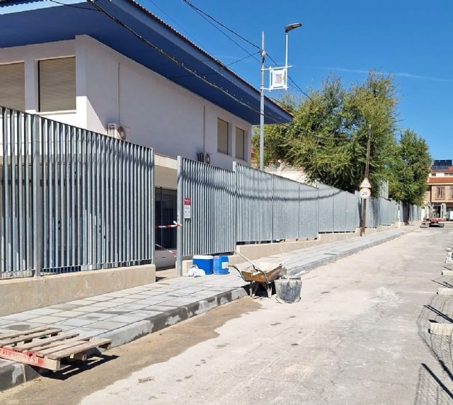 Comienzan las obras para renovar las aceras y mejorar la accesibilidad y la seguridad en el entorno del CEIP Miguel Hernández - 2, Foto 2